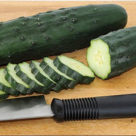 Picture slicing cucumber