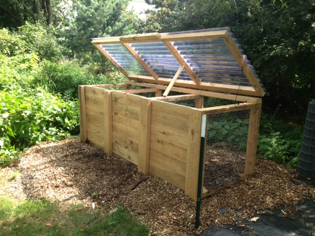 Picture of a 3- bin compost system